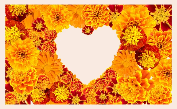Schöne Florale Herzform Rahmen Mit Verschiedenen Gelben Orangefarbenen Farbe Blumen — Stockfoto