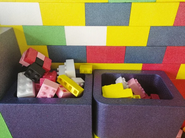 Large foam building blocks for a child 's playroom. Разноцветные яркие игрушки. Детская игровая комната. Развлечения для детей — стоковое фото