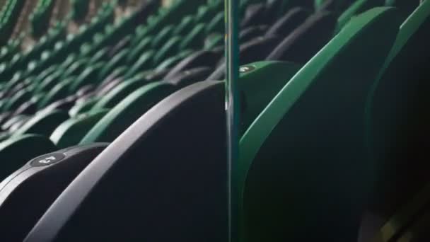 Linhas de assentos em um estádio de futebol . — Vídeo de Stock