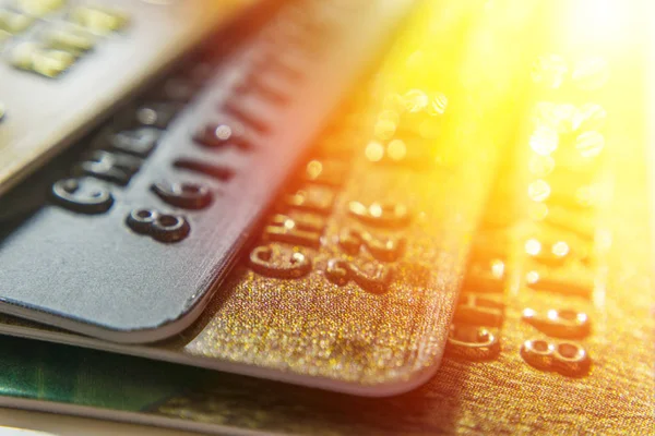 Gold and platinum credit cards close up — Stock Photo, Image