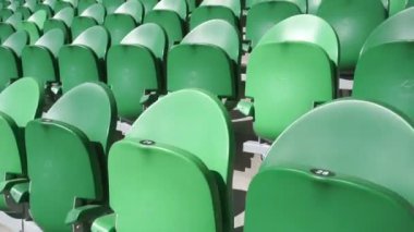Bir futbol stadyumu oturma sıraları.