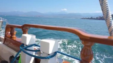Okyanus seyahati sırasında lüks yat gezisi.