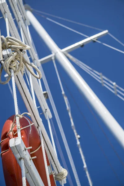 Matériel de yacht de luxe pendant le voyage en mer — Photo