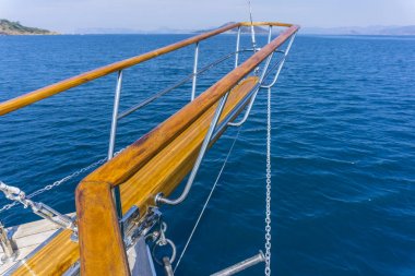 Okyanus seyahati sırasında lüks yat gezisi.