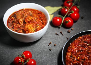 Chashushuli - sebzeli baharatlı et güveç. Gürcü mutfağı.