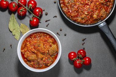 Chashushuli - sebzeli baharatlı et güveç. Gürcü mutfağı.