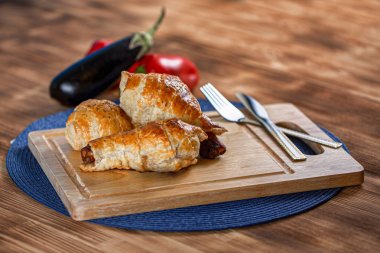 Hamurda pişirilen tavuk bacağı