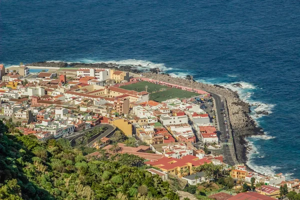 Vue de dessus de la magnifique ville de Garachico, port de commerce général dans le passé. Objectif à focale longue. Ténérife. Îles Canaries Espagne — Photo