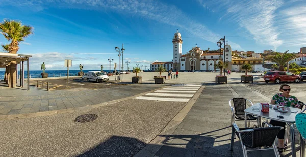 Candelaria, Teneriffa, Spanien - 17. Oktober 2018: berühmte Basilika von Teneriffa. Hier befindet sich das wichtigste religiöse Heiligtum der Ureinwohner der Insel und die derzeitige Patronin der Kanarischen Inseln. Panorama — Stockfoto