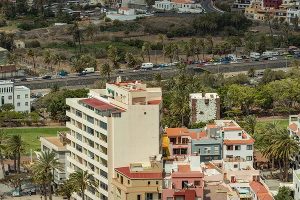 Barevné domy na svahu sopky v San Sebastian de la Gomera, Španělsko — Stock fotografie