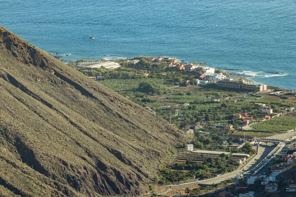 Vista aérea del Valle Gran Rey, también conocido como el valle del gran rey, en la Isla de La Gomera. Se ha convertido en un destino de vacaciones popular en las Islas Canarias, España — Foto de Stock