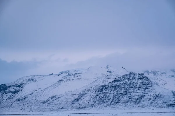 Drammatico Paesaggio Ghiacciato Con Montagne Innevate Fredda Giornata Invernale Islanda — Foto Stock