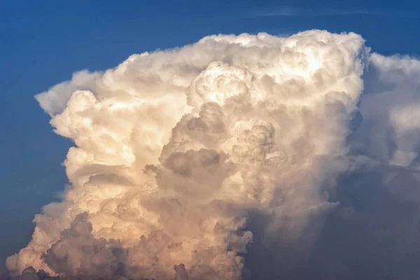 Foto Van Zware Wolk Blauwe Hemelachtergrond — Stockfoto