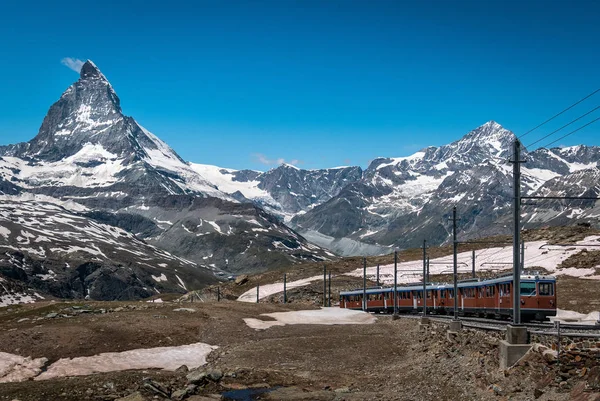 Gornergrat Tourist Train Matterhorn Mountain Background Valais Region Zermatt Switzerland — Stock Photo, Image