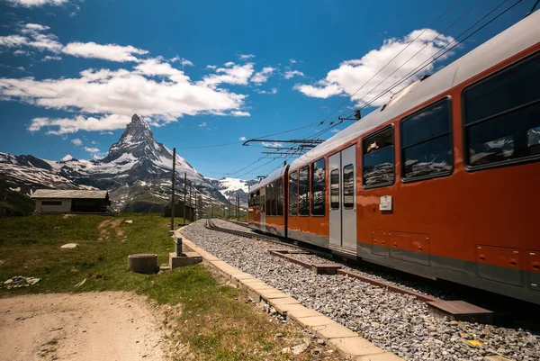 Turysta Gornergrat Widokiem Szczyt Matterhorn Regionie Valais Zermatt Szwajcaria — Zdjęcie stockowe