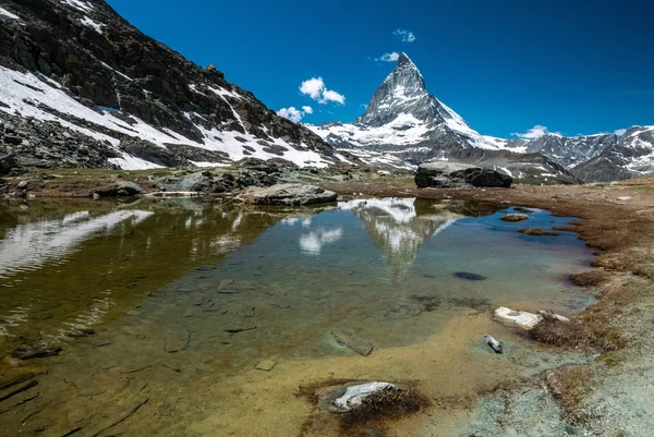 Scenic View Matterhorn Its Reflection Riffelsee Alpine Lake Riffelhorn Zermatt — Stock Photo, Image
