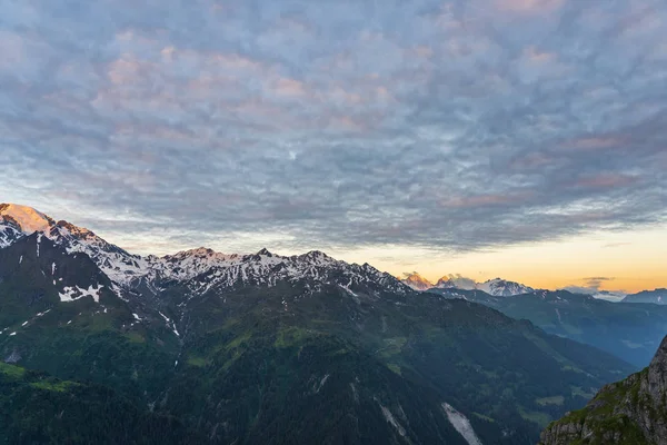 Vacker Utsikt Över Vackra Schweiziska Alperna Bergen Dramatiska Tidig Morgon — Stockfoto