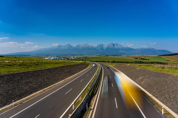 Scenic View Highway Leading Rocky Peaks High Tatras Mountains Slovakia — Stock Photo, Image