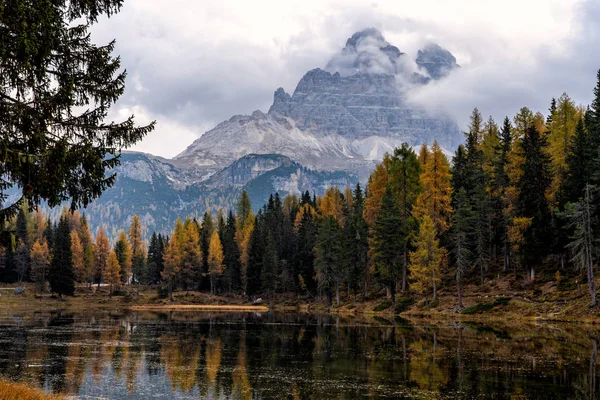 Autumn Landscape Antorno Lake Mountain Peak Tre Cime Lavaredo Background — Stock Photo, Image