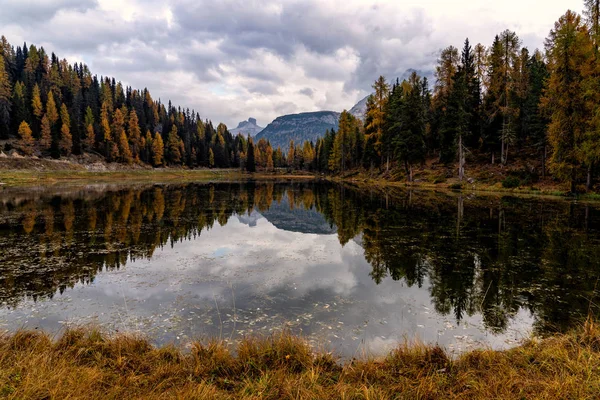 Autumn Landscape Antorno Lake Famous Dolomites Mountain Peak Tre Cime — Stock Photo, Image