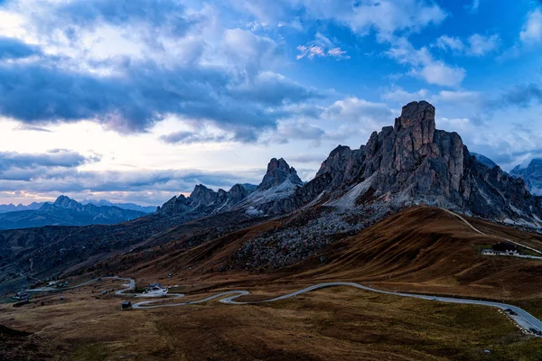 Schilderachtig Uitzicht Majestueuze Bergen Van Dolomieten Italiaanse Alpen Schot Passo — Stockfoto