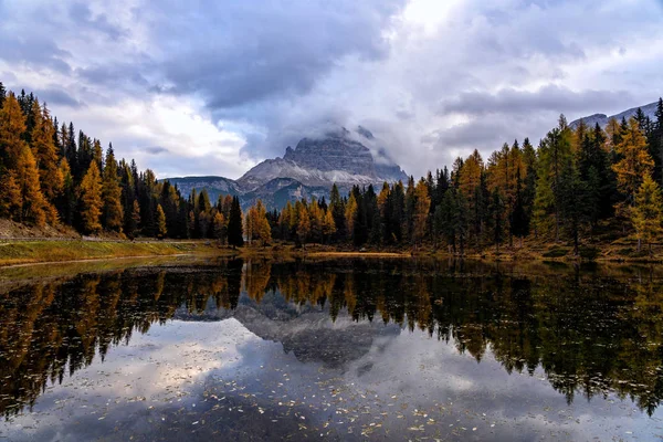 Autumn Landscape Antorno Lake Famous Dolomites Mountain Peak Tre Cime — Stock Photo, Image