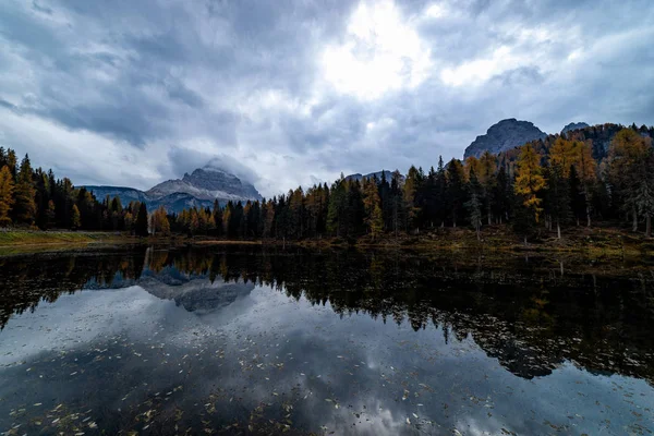 Autumn Landscape Antorno Lake Famous Dolomites Mountain Peak Tre Cime — Stock Photo, Image