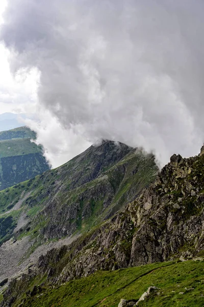 Lluvia Fuerte Sobre Montañas Tiempo Tormentoso — Foto de Stock