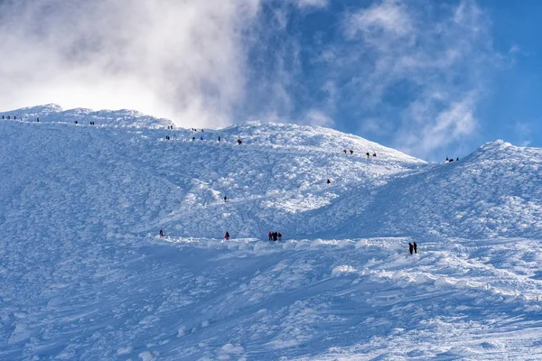 Hermoso Día Soleado Invierno Montañas Nevadas Paisaje Cubierto Nieve Montañas — Foto de Stock