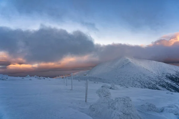 Späten Abend Blick Auf Snezka Berglandschaft Sonnenuntergang Über Der Kalten — Stockfoto