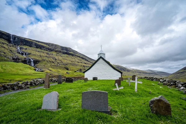 Piccola Chiesa Del Villaggio Saksun Situata Sull Isola Streymoy Isole — Foto Stock