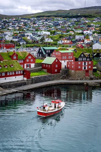 Kuzey Atlantik 'teki Faroe Adaları' nın başkenti Torshavn. İskandinav kentsel manzarası.