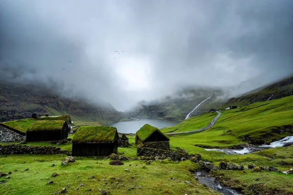 Popularna Wieś Saksun Małym Białym Kościołem Położonym Wyspie Streymoy Wyspy — Zdjęcie stockowe
