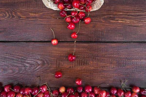 Geel Rood Cherry Berry Vallen Voor Een Grote Stapel Van — Stockfoto