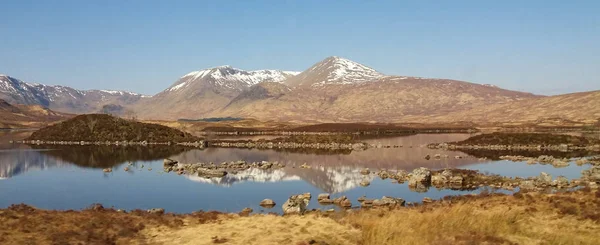 Lamas Mountainosas Reflectadas Água Escotlândia — Fotografia de Stock