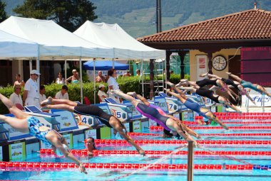 Cool Swim toplantısında yüzücüler, Meran, İtalya, 2019