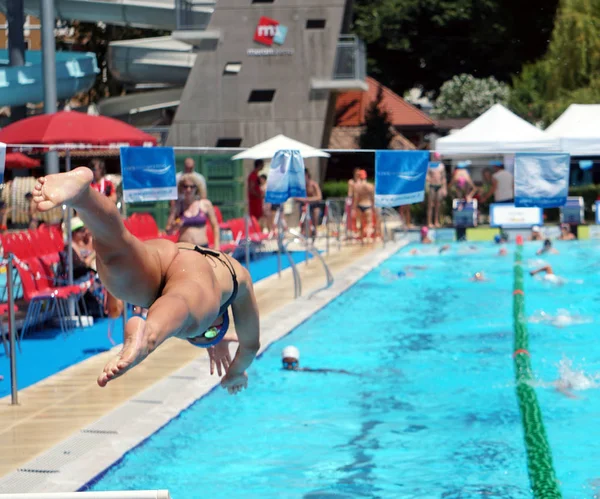 Zwemmers op de koele zwem bijeenkomst, Meran, Italië, 2019 — Stockfoto