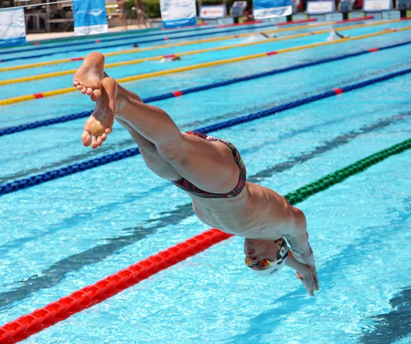 Nadadores na reunião de nado fresco, Meran, Itália, 2019 — Fotografia de Stock