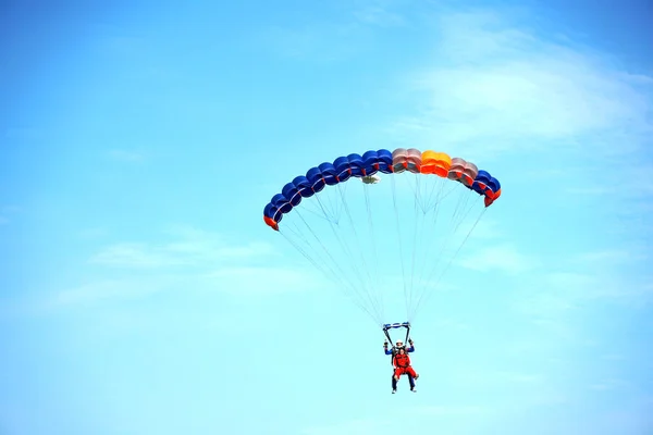 Tandem Paracadute Salto Poco Prima Del Momento Atterraggio Colorato Girato — Foto Stock