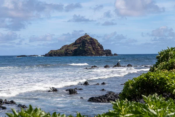 Vågor Rullar Stenig Sandstrand Hawaii — Stockfoto