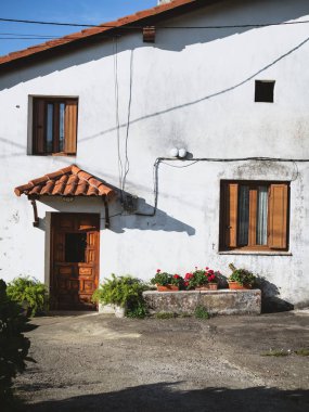 Kırsal evin sevimli dış kapı