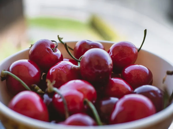 Red cherries in a bowl close-up — Stock Photo, Image