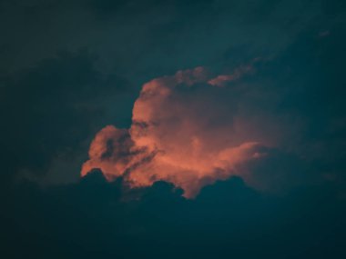 Yumuşak pembe ve turkuaz bulutlar arka plan dokusu