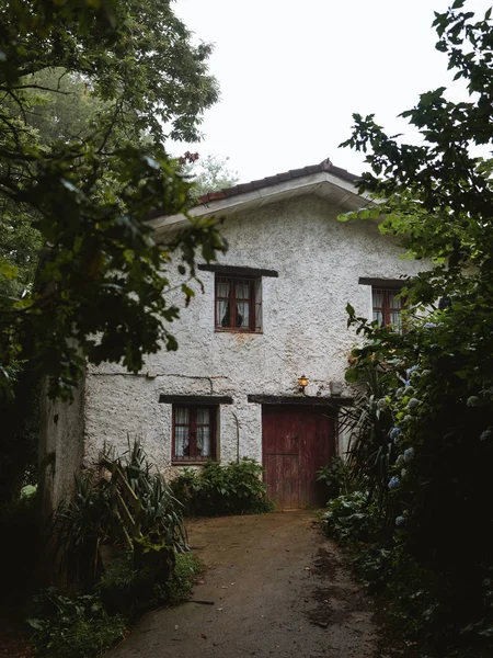 Eski geleneksel bask çiftlik evi