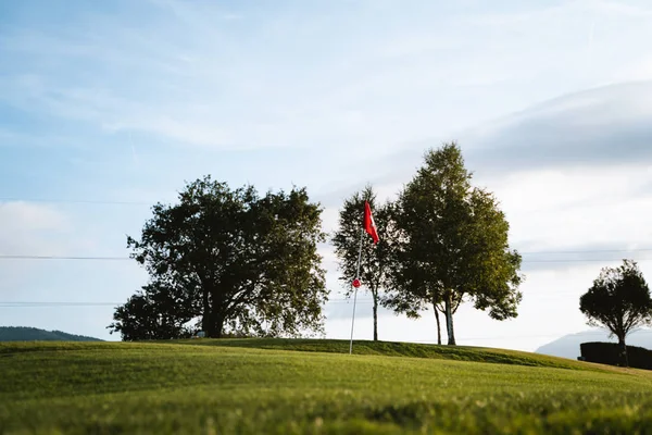 Поле для гольфа в сельской местности Страны Басков — стоковое фото