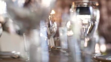 cam açık yemekler ile akşam masasının odaklı resim. Soyut arka plan.