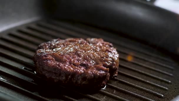 Hete Smakelijke Sappige Gebakken Vlees Burger Patty Met Knapperige Bruine — Stockvideo