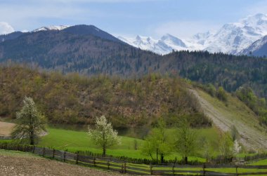 Gürcistan Dağları, dağ boyunca bir gezi