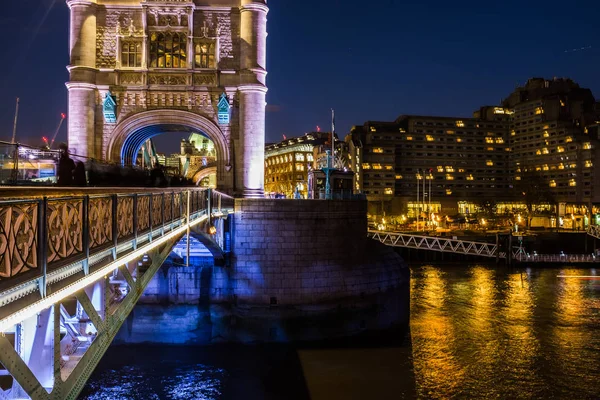 Splendida Vista Del Tower Bridge Illuminato Londra Notte Riflessi Acqua — Foto Stock