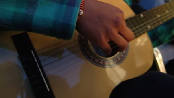 Young Woman Hand Plays Guitar Night Friends Santiago Compostela Camino — Stock Video